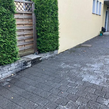 Apartment With Private Garden & Free Parking *